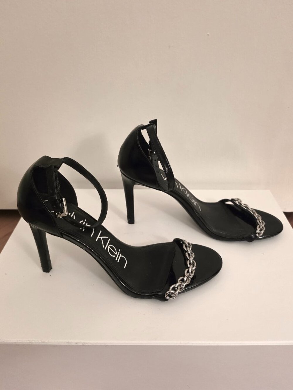 Calvin Klein Rajni Black Patent Chain Sandals Size 8